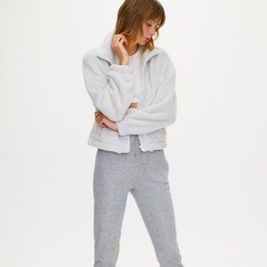 Aritzia Jackets & Coats - Aritzia Sunday Best Mockneck Fuzzy Zip-Up Aritzia Jackets & Coats - Aritzia Sunday Best Mockneck Fuzzy Zip-Up